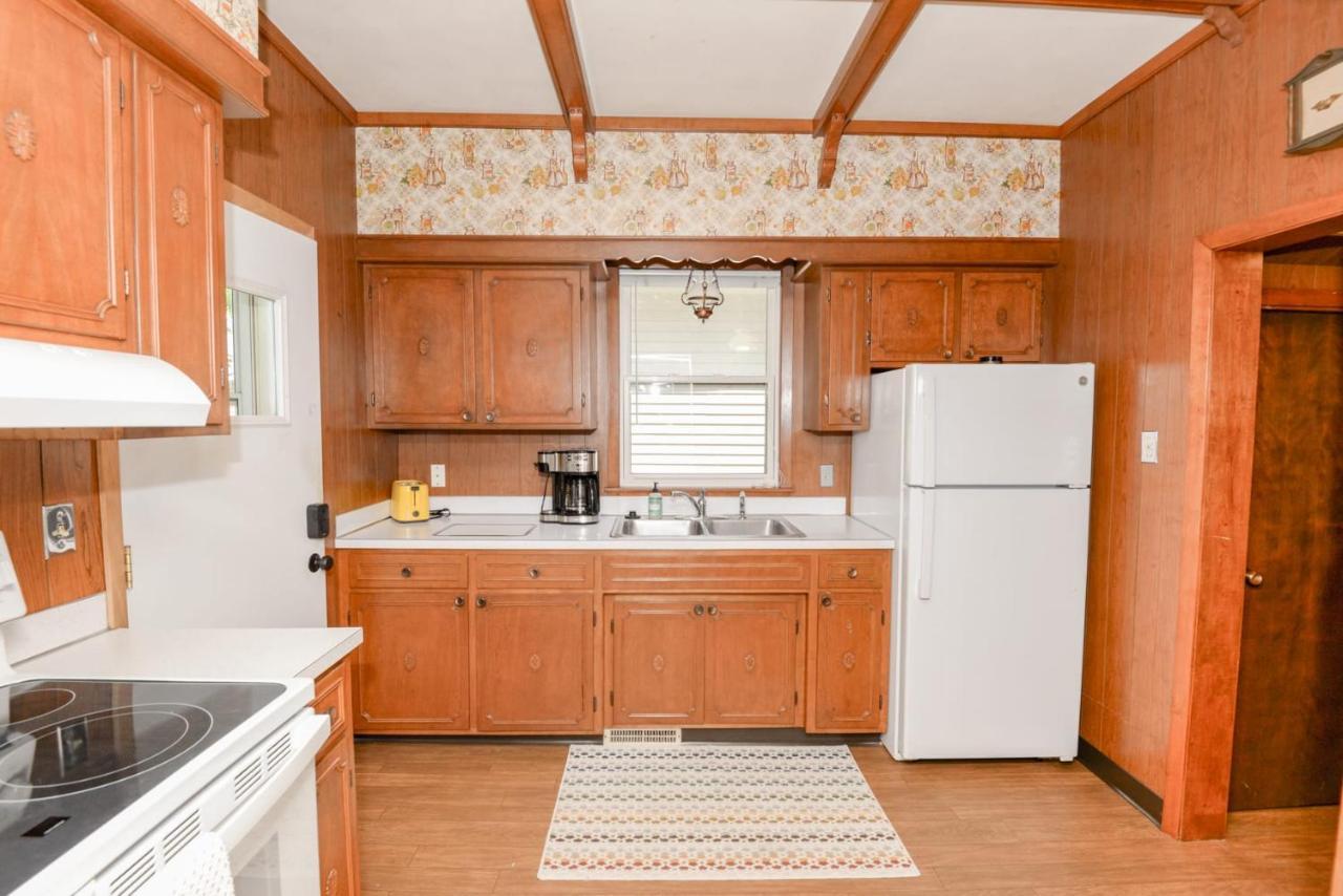 Unique Two Story With A Vintage Flare Fargo Exterior foto
