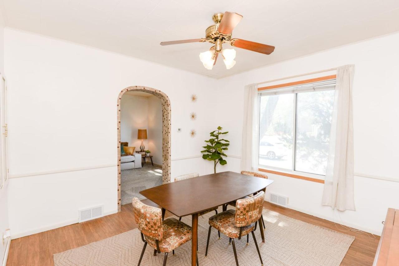 Unique Two Story With A Vintage Flare Fargo Exterior foto
